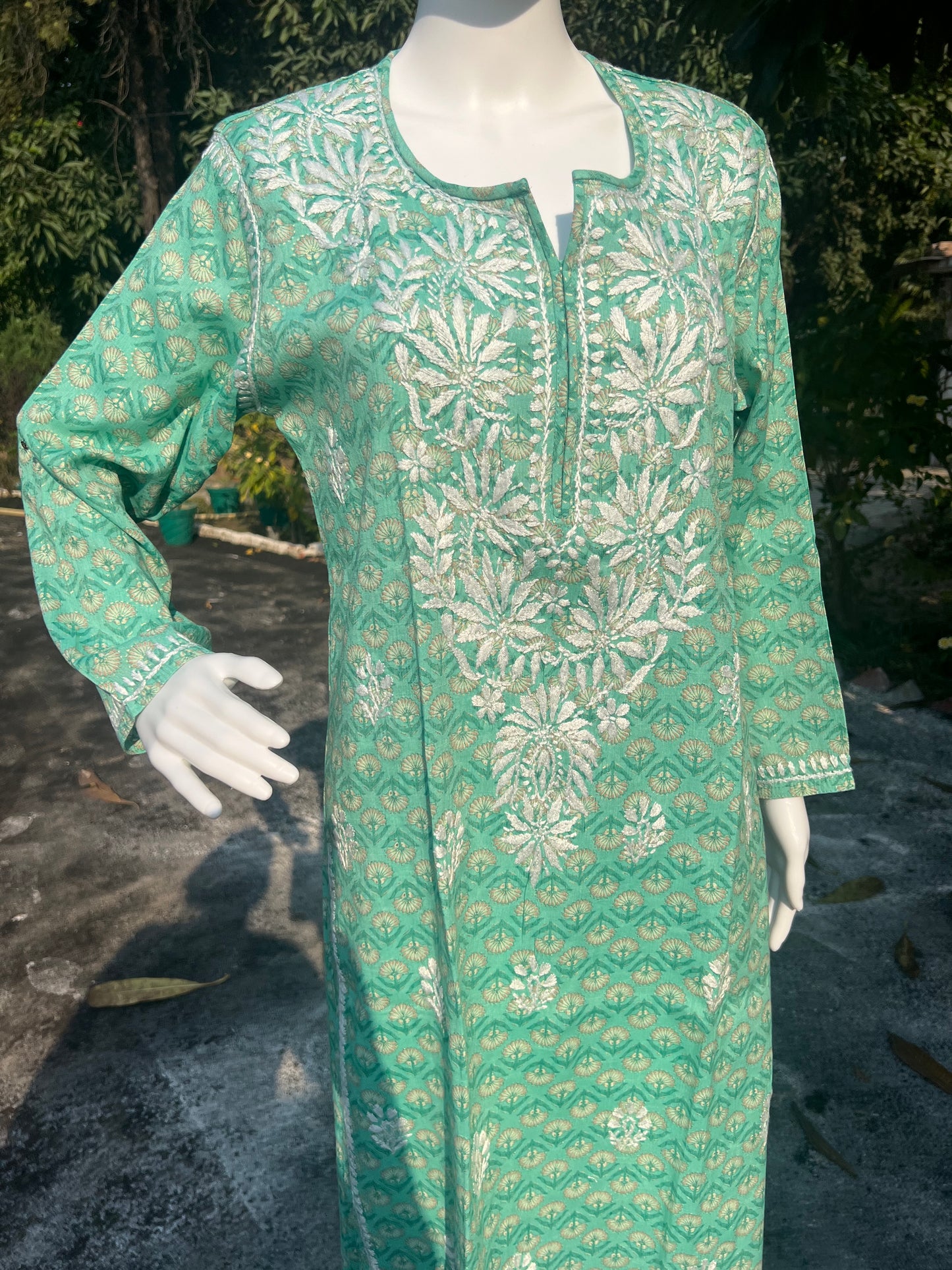 Noori rayon kurti