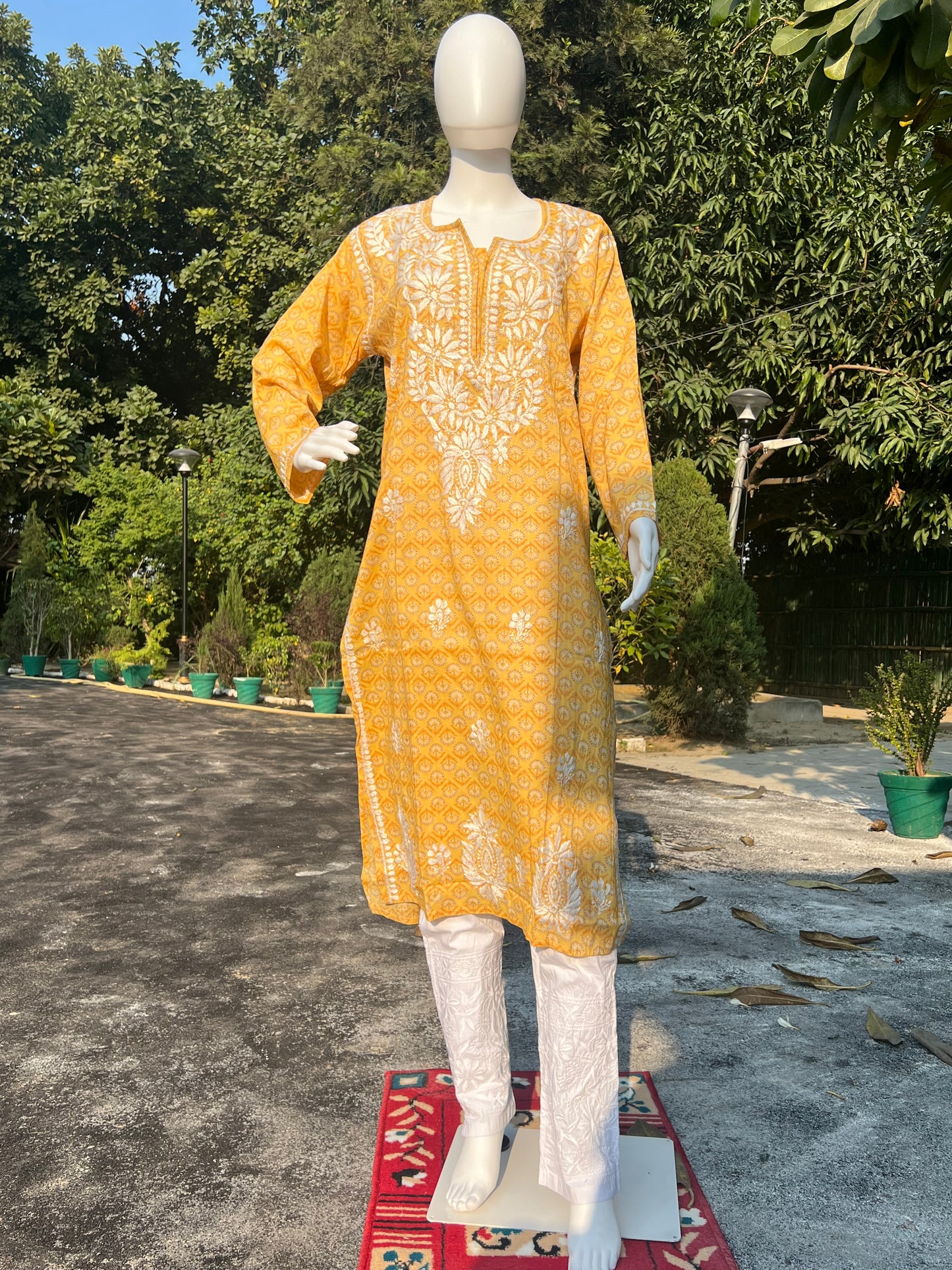 Noori Rayon kurti